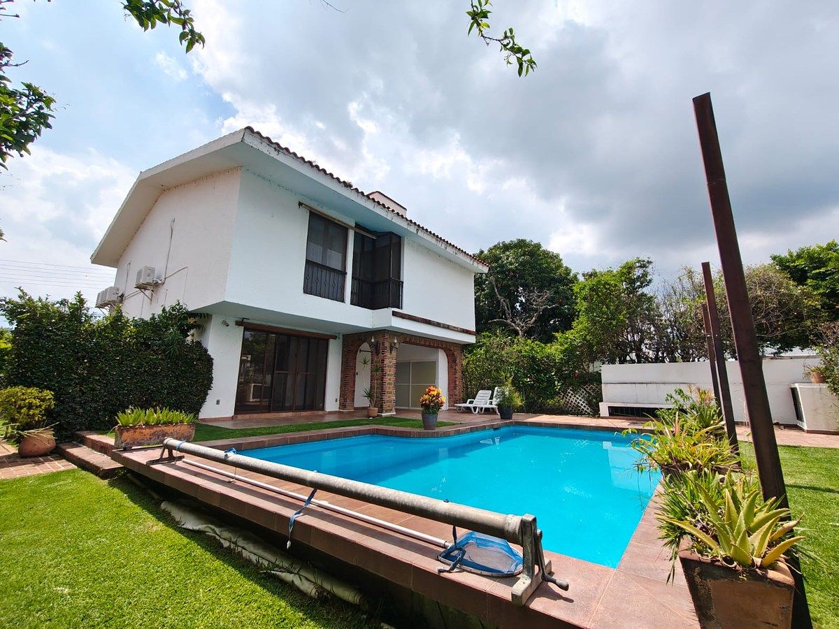 Casa en venta en lomas de Cocoyoc, foto 1 de 24