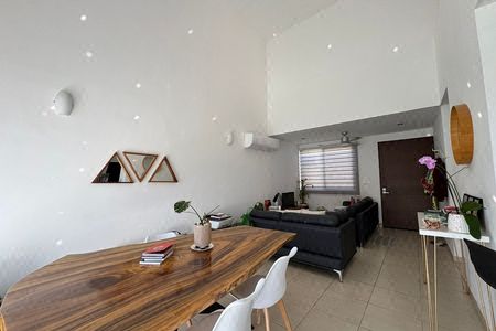 Casa con doble altura y piscina privada en Cumbres Novonorte