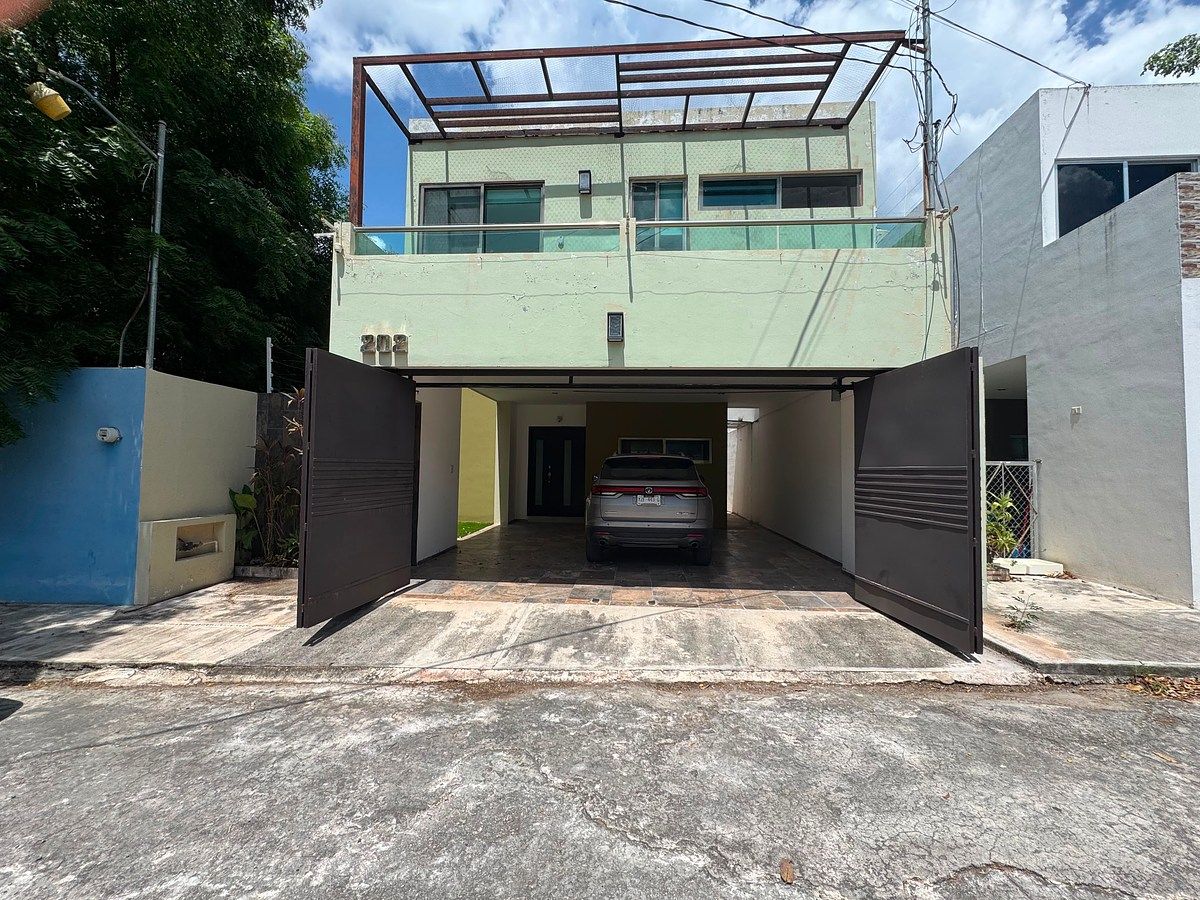 CASA DENTRO DA CIDADE A LESTE DE MÉRIDA, foto 1 de 39