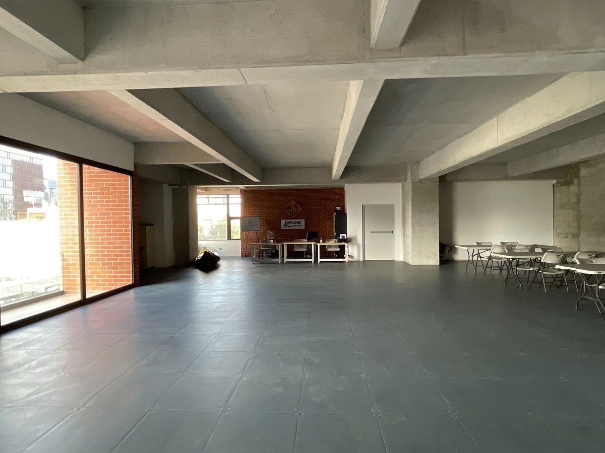 Oficina en venta/renta  en Edificio Diagoseis zona 10. - Image 1