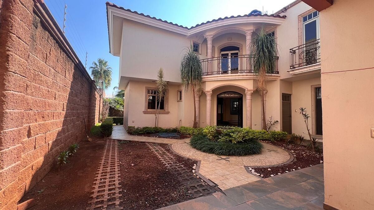Casa con uso de suelo en Jardines de La Rivera, Tepatitlán de Morelos, foto 2 de 35