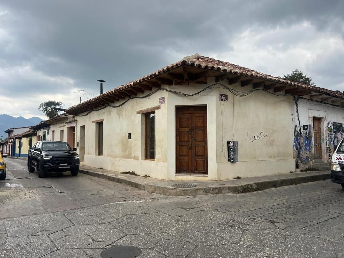 Se renta local en esquina de María Adelina Flores y Diego Dugelay, foto 1 de 13