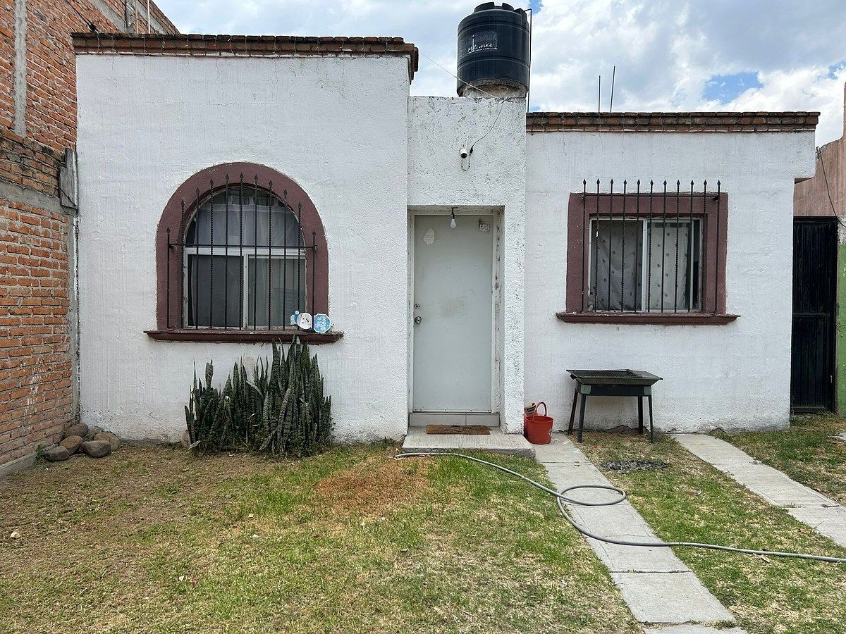 CASA EN PASEOS DE AGS, foto 1 de 5