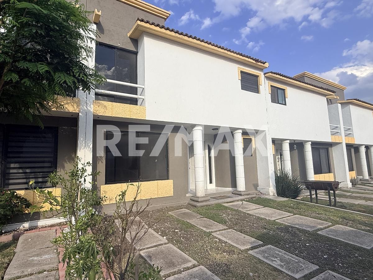 House in Gated Community in Privada de los Portones, Querétaro, photo 2 of 12