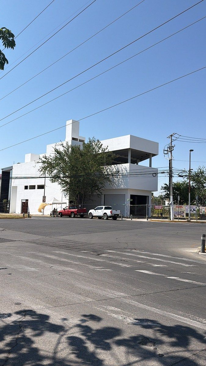DEPÓSITO COMERCIAL/LOJA À VENDA AO PÚBLICO, foto 1 de 22