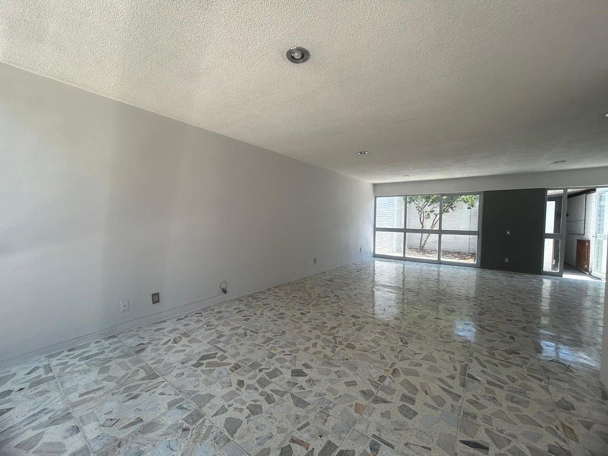 House in Gated Community in Jardines Alcalde, Guadalajara, photo 2 of 21