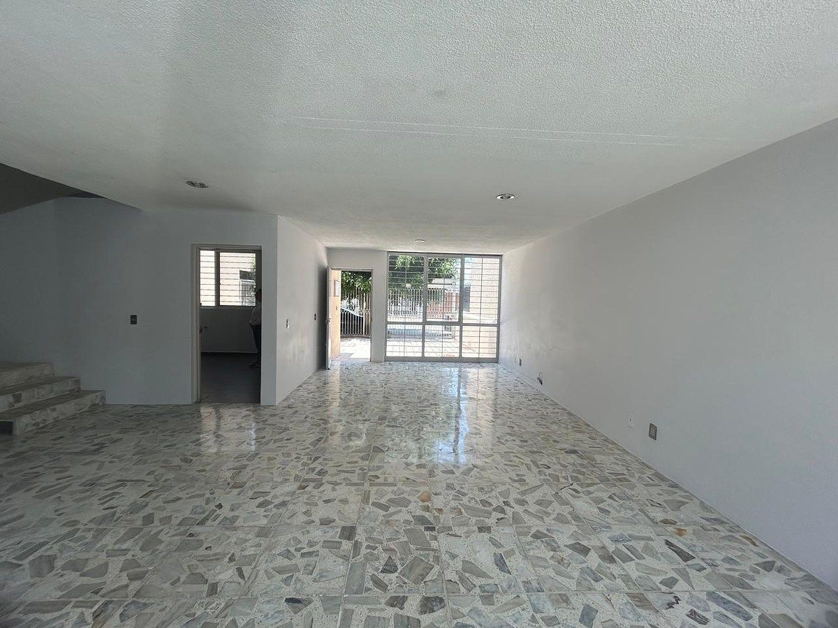 House in Gated Community in Jardines Alcalde, Guadalajara, photo 3 of 21