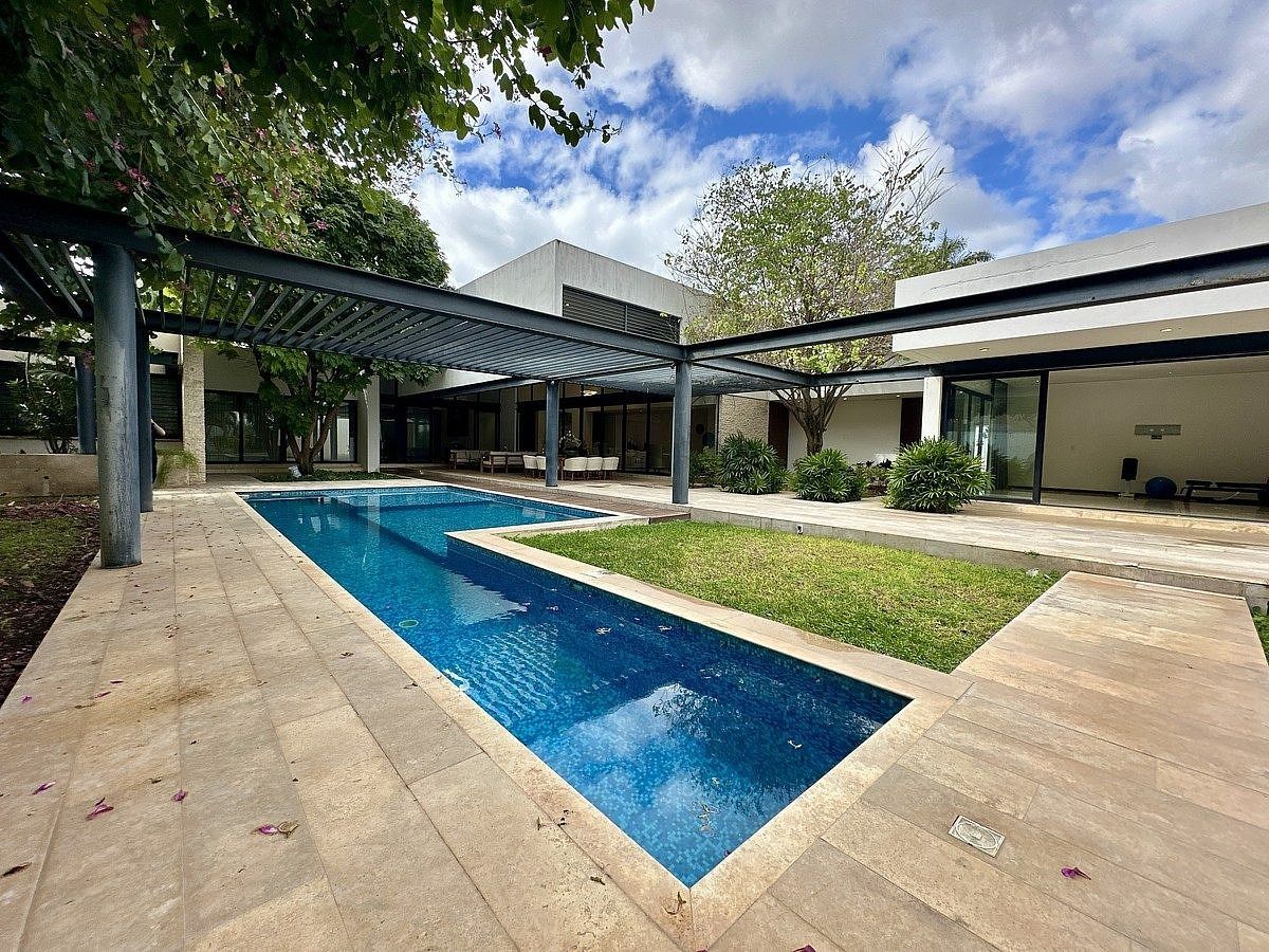 Casa de lujo en venta| una planta| 5 recámaras| Montebello, Mérida, Yucatán, foto 1 de 35