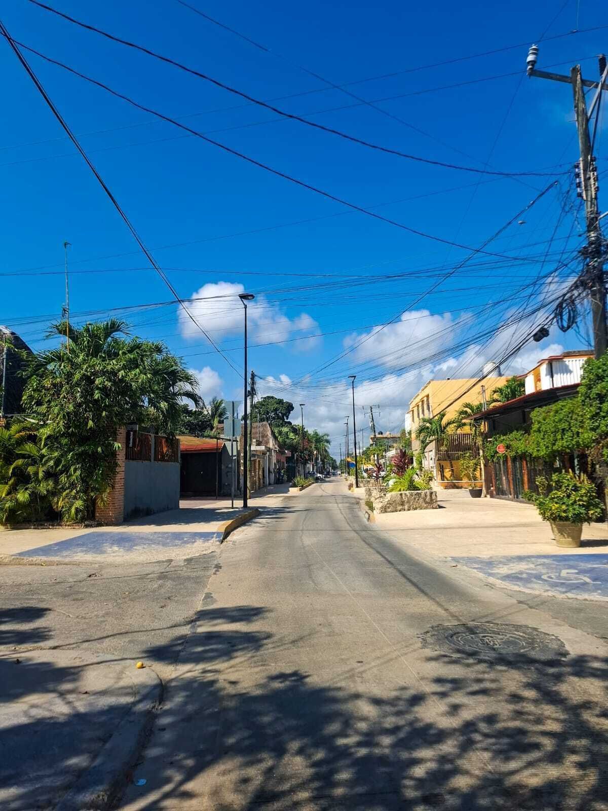 Lote esquina a una cuadra de la Avenida Tulum, foto 1 de 7