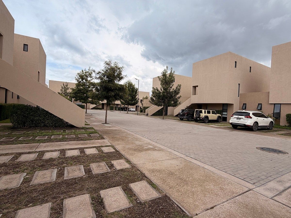 Renta Depto PB con jardín en Altos juriquilla, foto 1 de 23