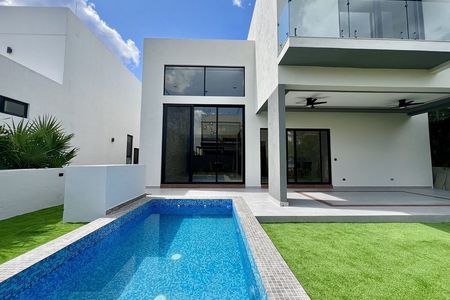 SE VENDE CASA EN COUNTRY CLUB,EN OASIS,AL NORTE DE MERIDA YUCATAN