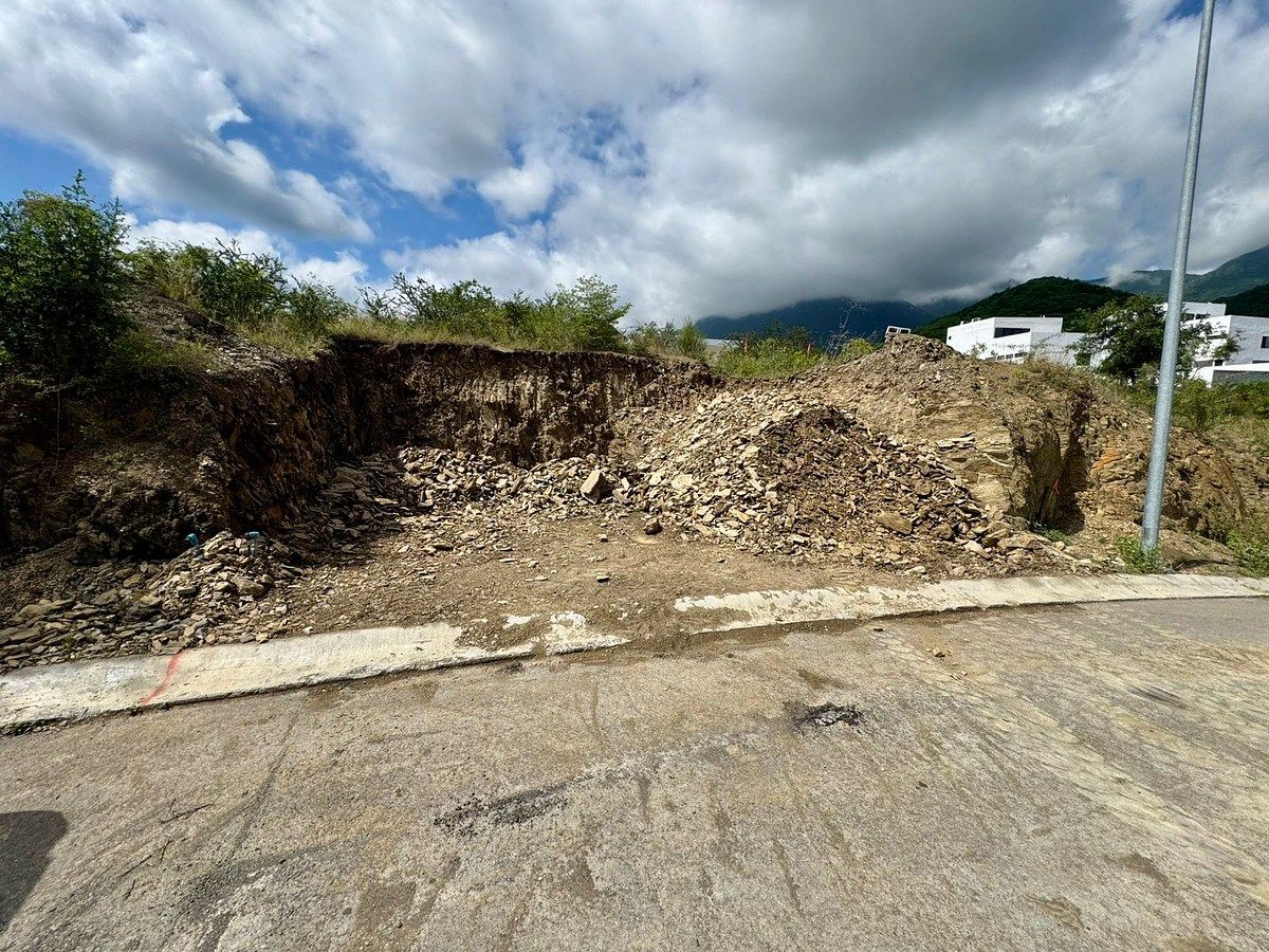 Terreno con Corte Listo Para Cochera en Alamo Sur, Santiago, Nl, foto 1 de 4