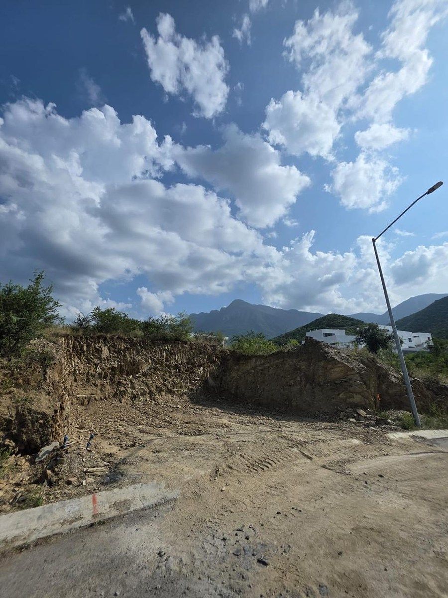 Terreno com Corte Pronto para Garagem em Alamo Sur, Santiago, Nl, foto 1 de 7