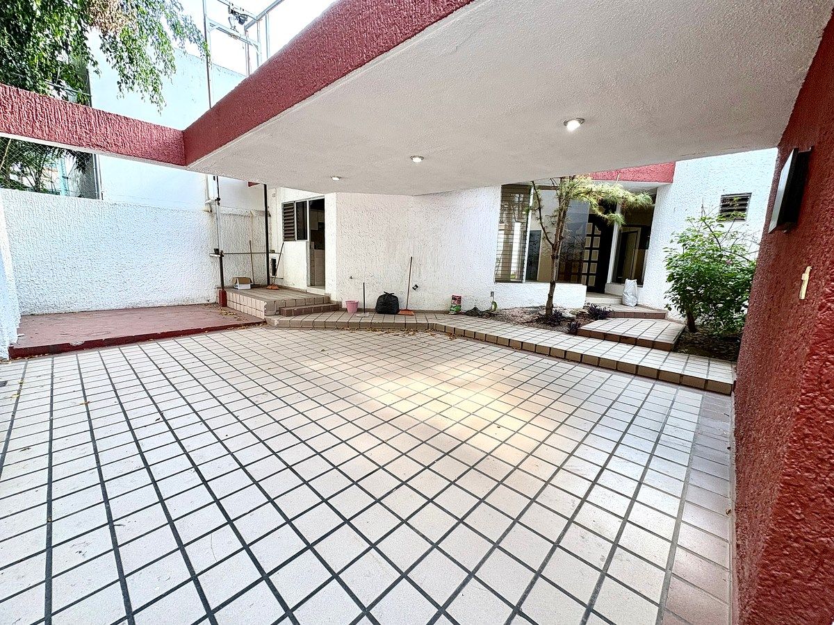 CASA EN VENTA EN EXCELENTE UBICACIÓN – IDEAL PARA INVERSIÓN, foto 1 de 22
