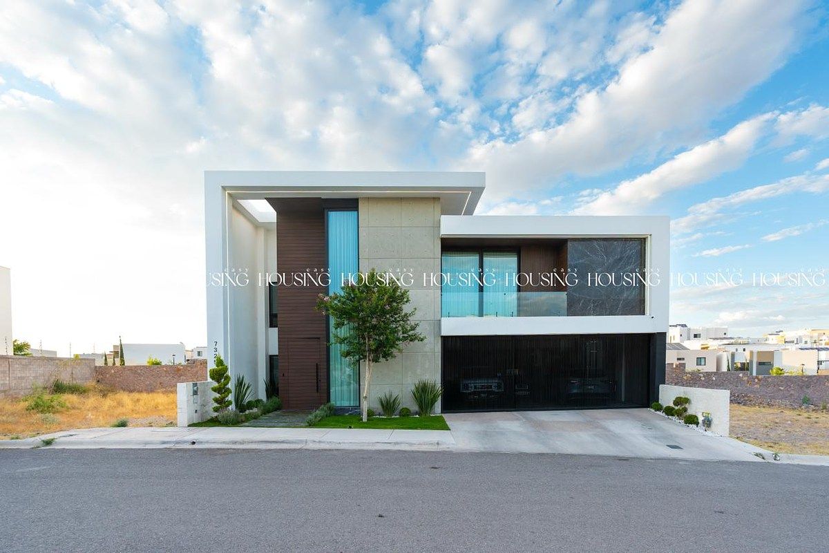 RESIDENCIA  EN VENTA FRENTE A PARQUE EN ZONA VALLES, foto 1 de 30