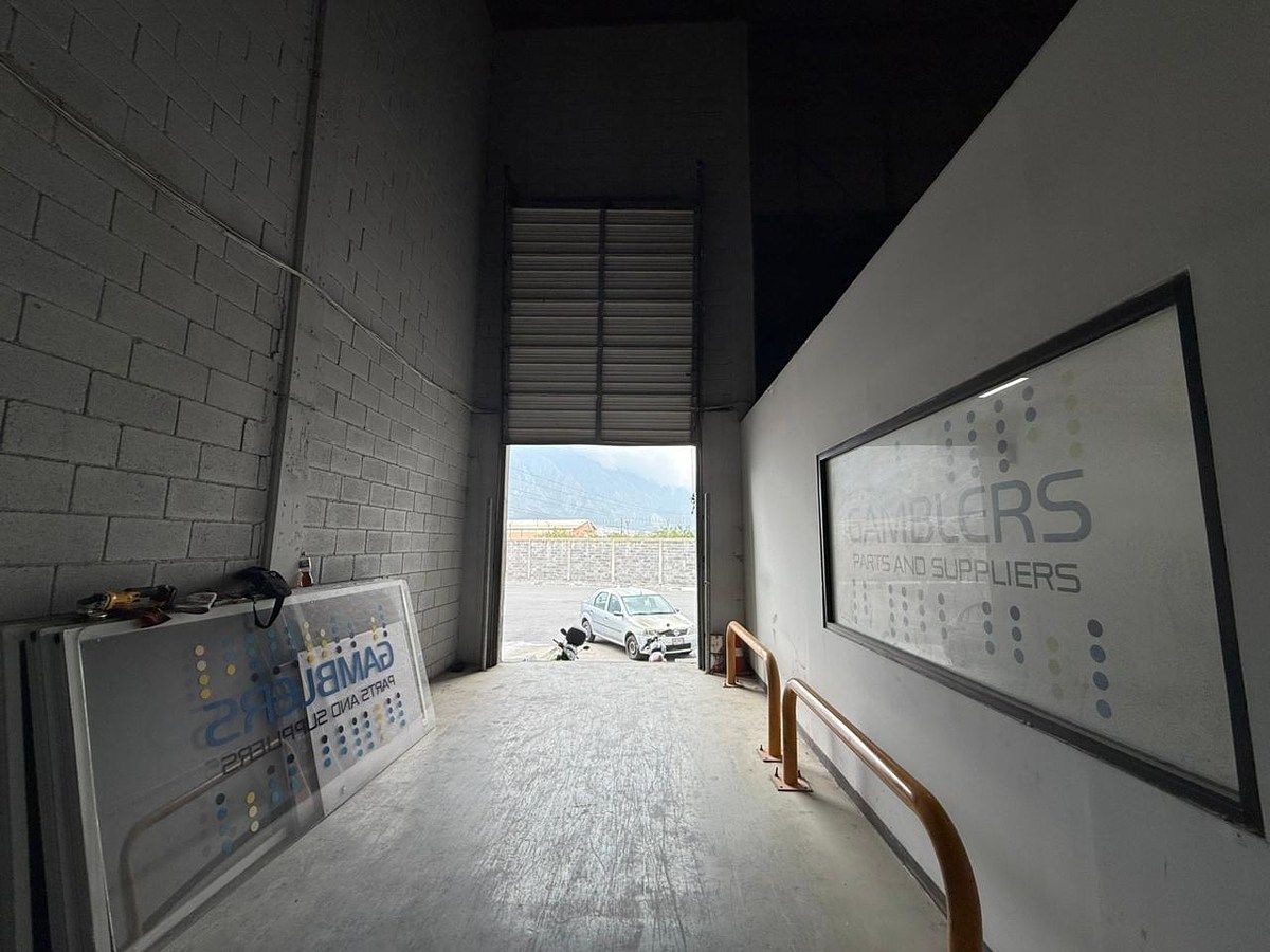 Bodega comercial en Pio XII, Santa Catarina, foto 5 de 11