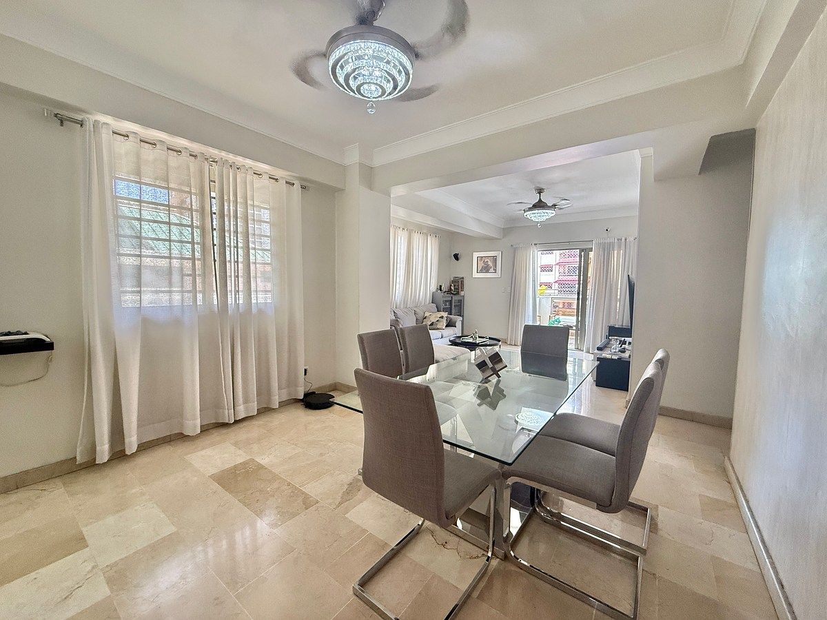 Naco, Vendo apartamento como nuevo en torre de lujo, No Barrios, No airbnb,, foto 1 de 12