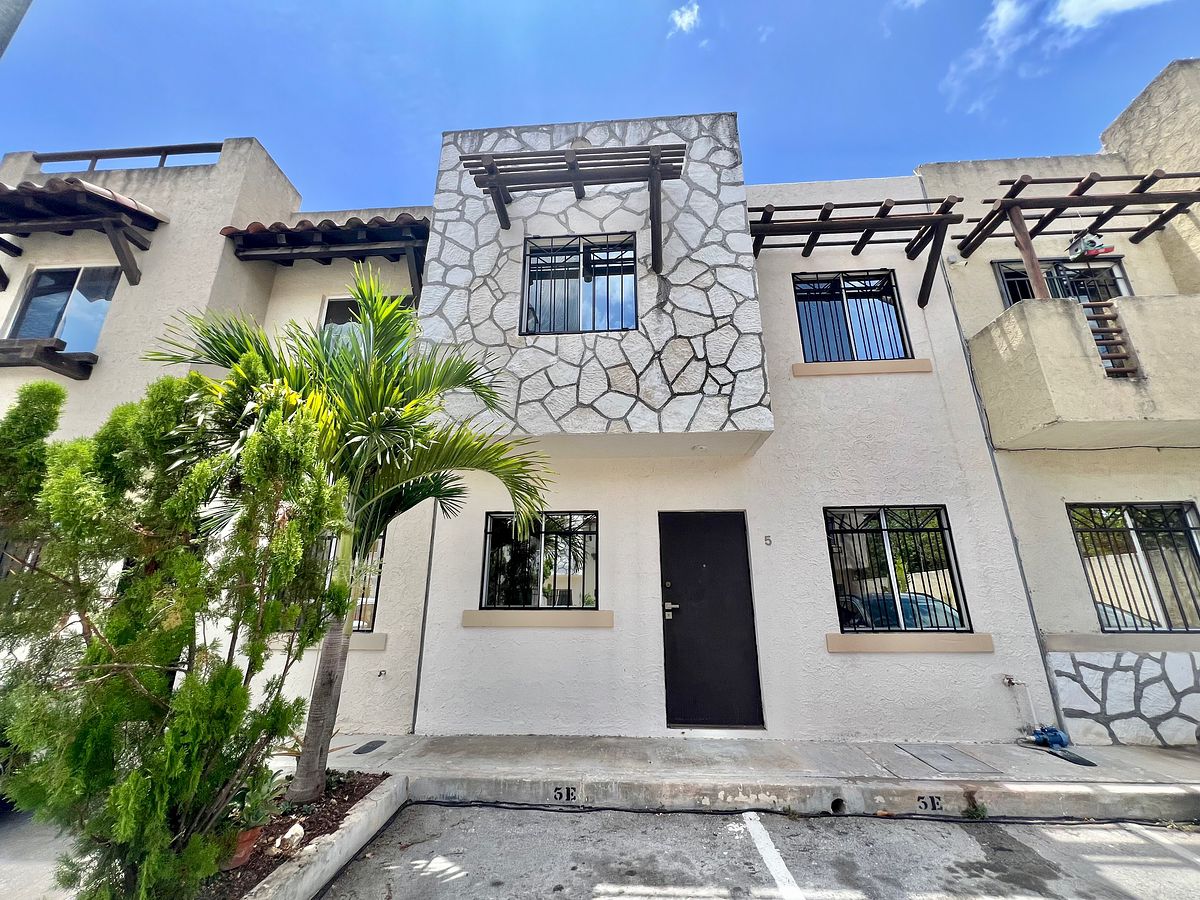VENTA | Casa de 3 recámaras más estudio en Real Amalfi, Playa del Carmen, foto 1 de 38
