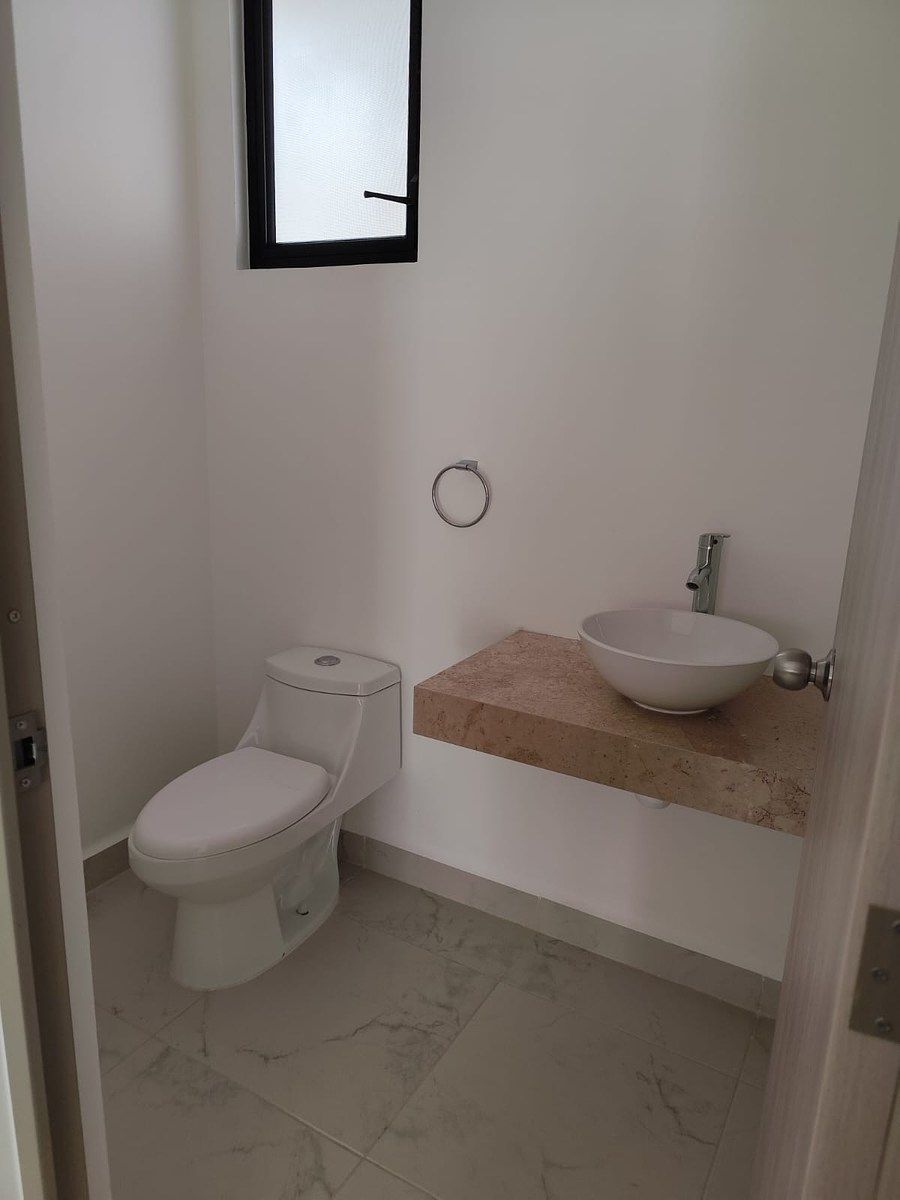 Medio baño P.B., photo 5 of 14