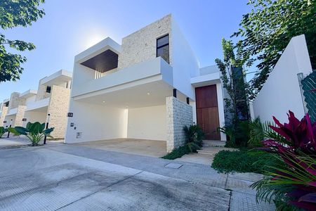 Casa en venta en Temozón Norte en Mérida | 4 recámaras | Entrega Inmediata |