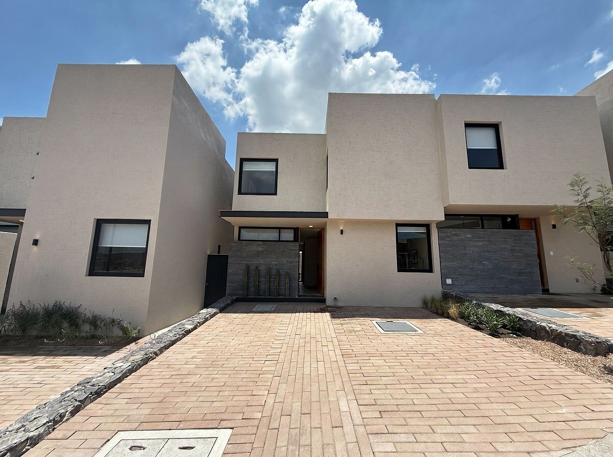 Casa con recamara en planta baja - 1