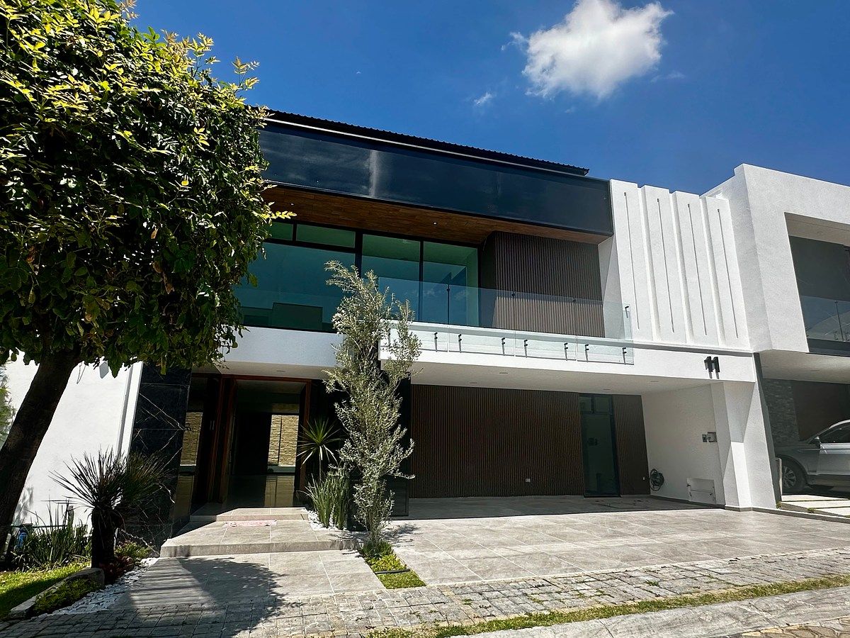 Casa moderna espaçosa à venda no Parque Berna Lomas de Angelopolis, foto 1 de 41