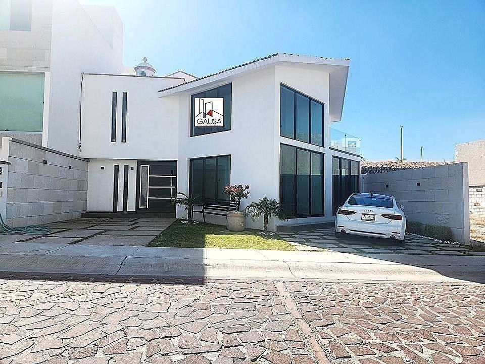 Casa con diseño único en exclusiva privada en Cumbres del Lago, foto 1 de 28