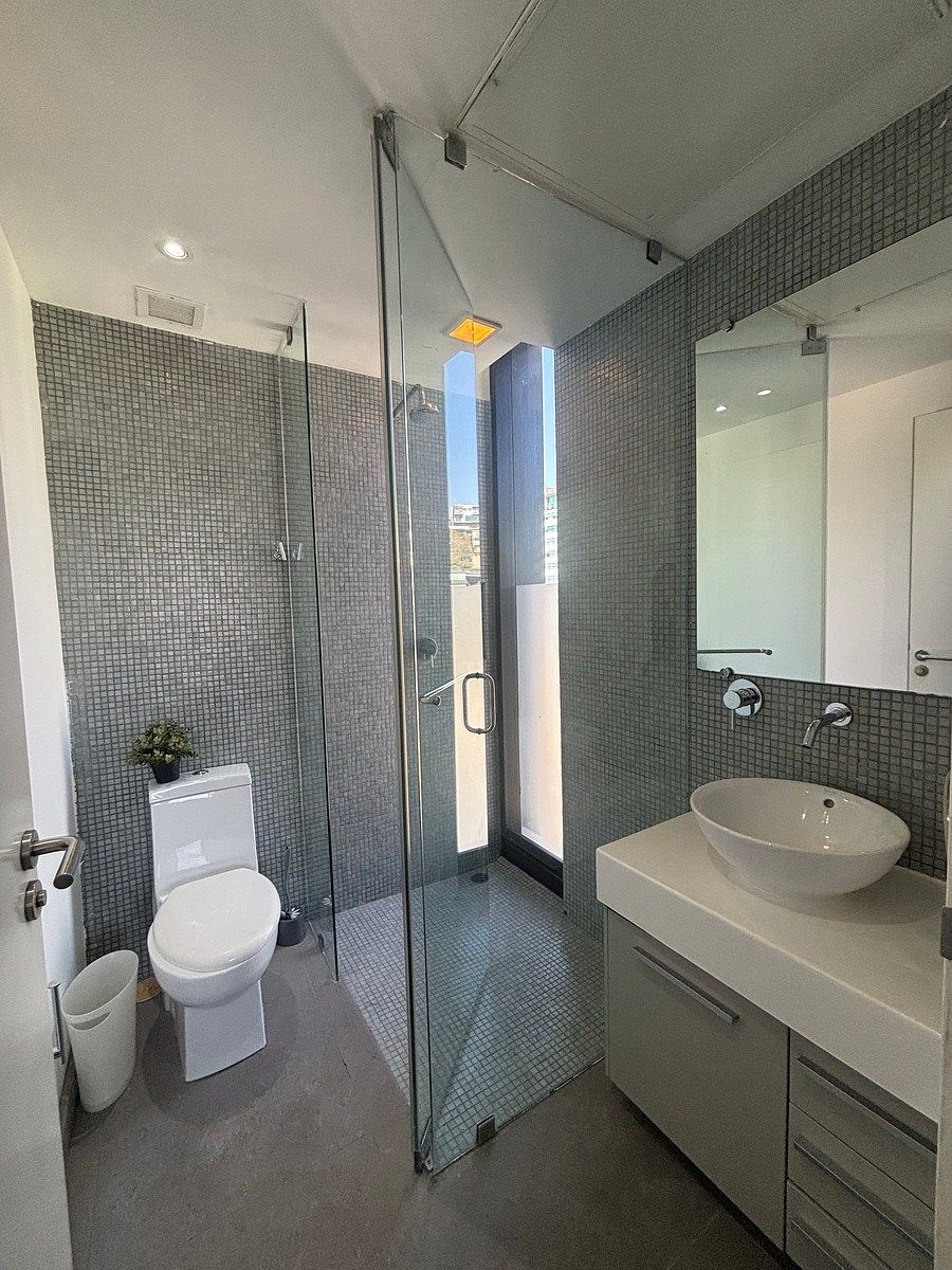 Baño completo recámara principal, foto 14 de 16