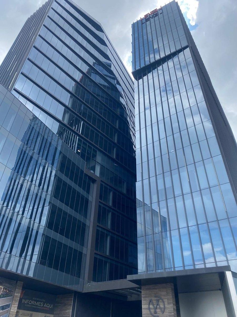 RENTA DE OFICINA AMUEBLADA – CORPORATIVO LEVEL. 3, foto 1 de 24