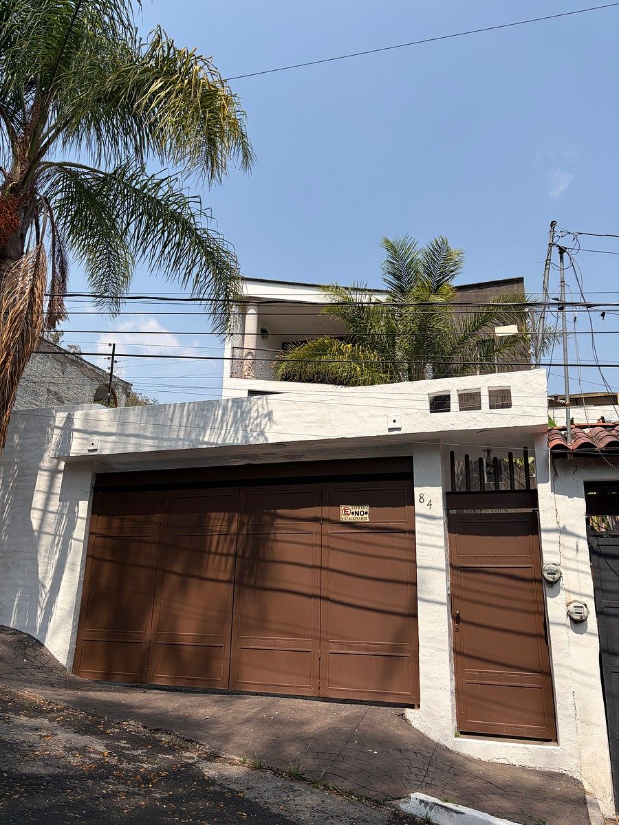 Casa en VENTA en Col. del Periodistas Ocolusen en Morelia, foto 1 de 23
