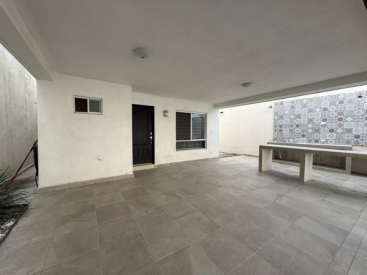 Casa em Dominio Cumbres, García, foto 2 de 18