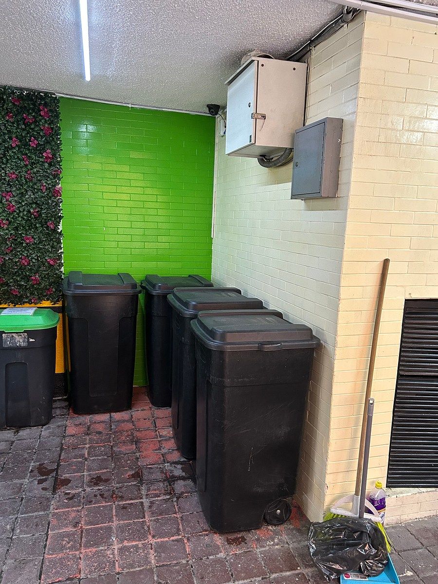 área de basura, foto 18 de 19
