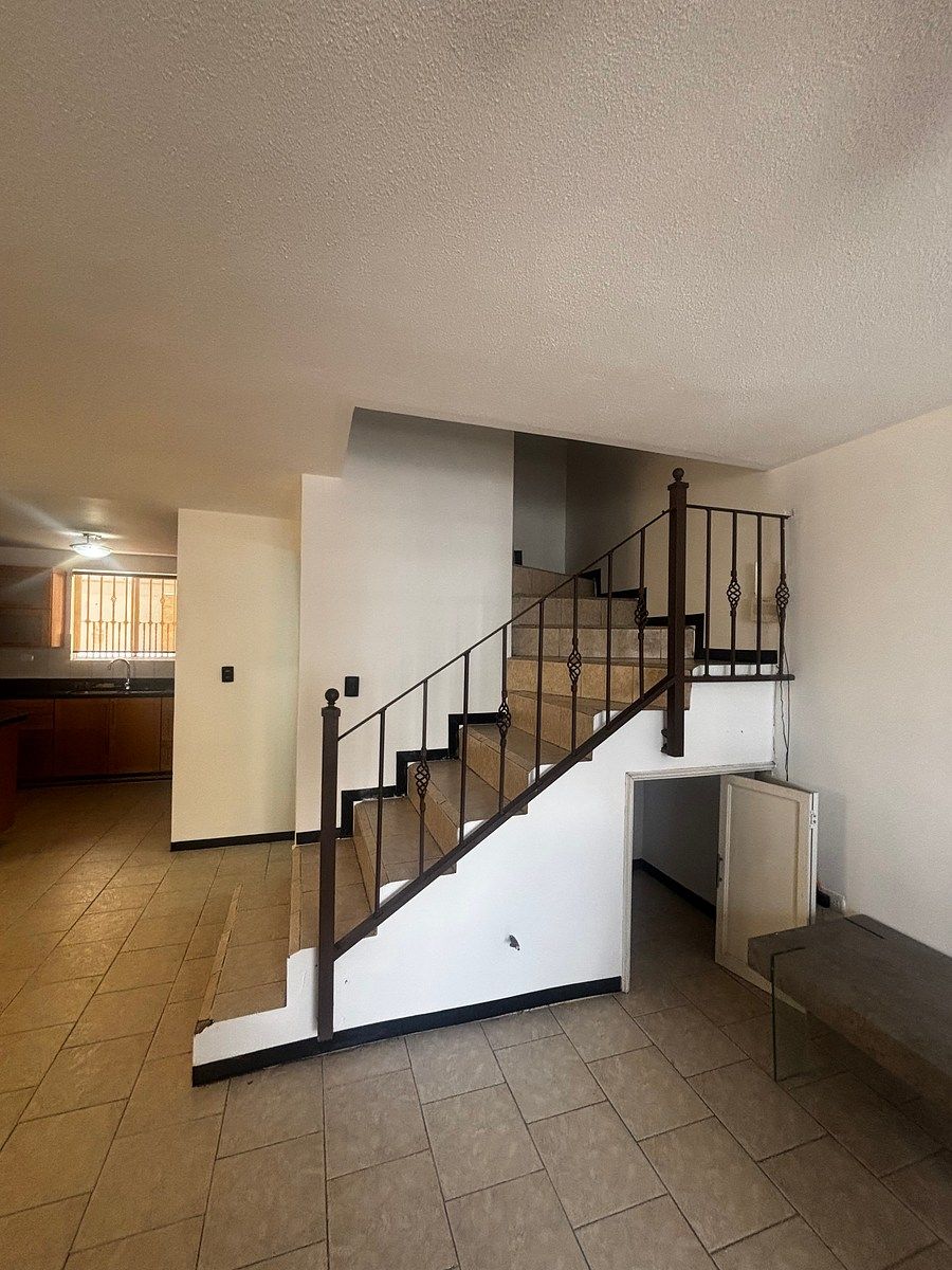 Escalera y bodega, foto 6 de 15