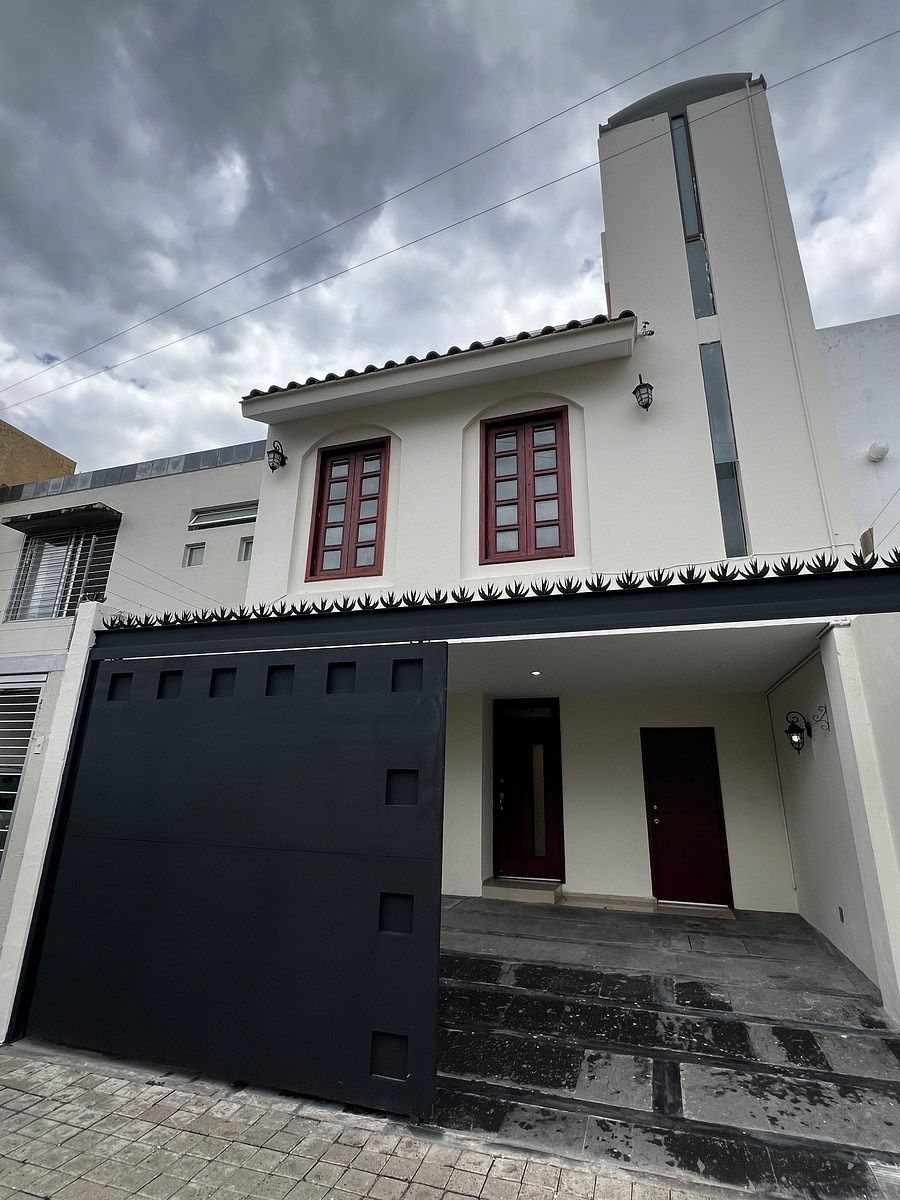 Hermosa Casa en Renta Los Sauces, foto 1 de 25