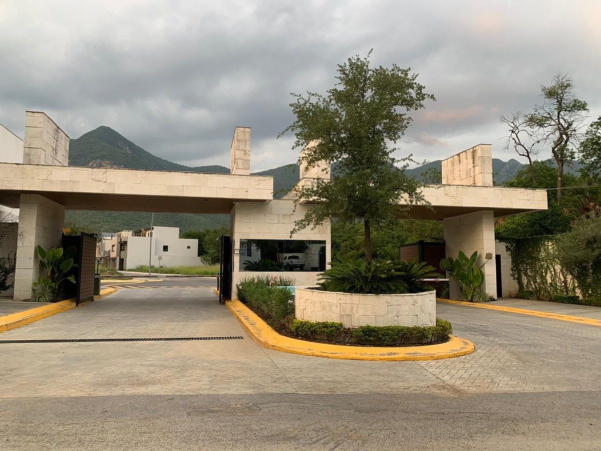Terreno Residencial Estrada Nacional (As Esmeraldas), foto 1 de 5