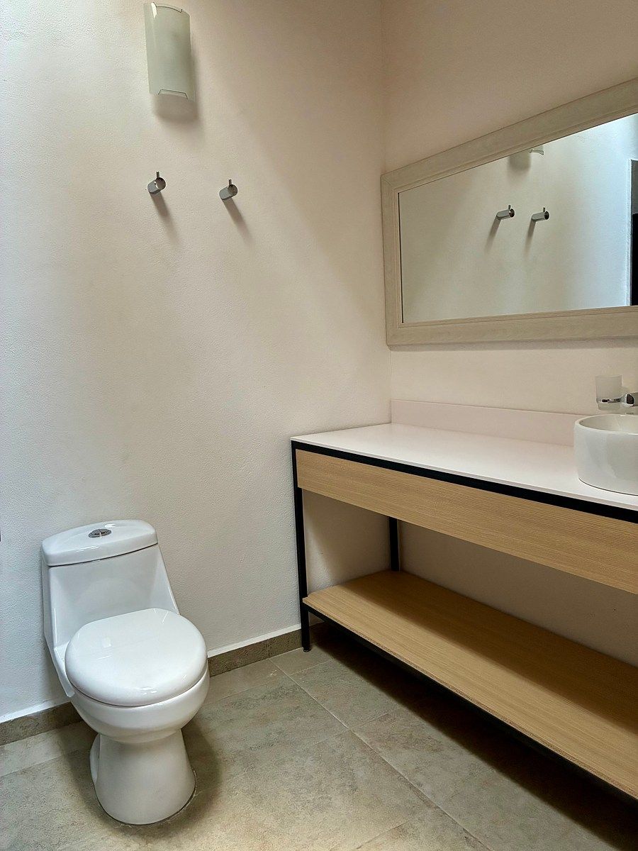 Medio baño de visitas, foto 15 de 20