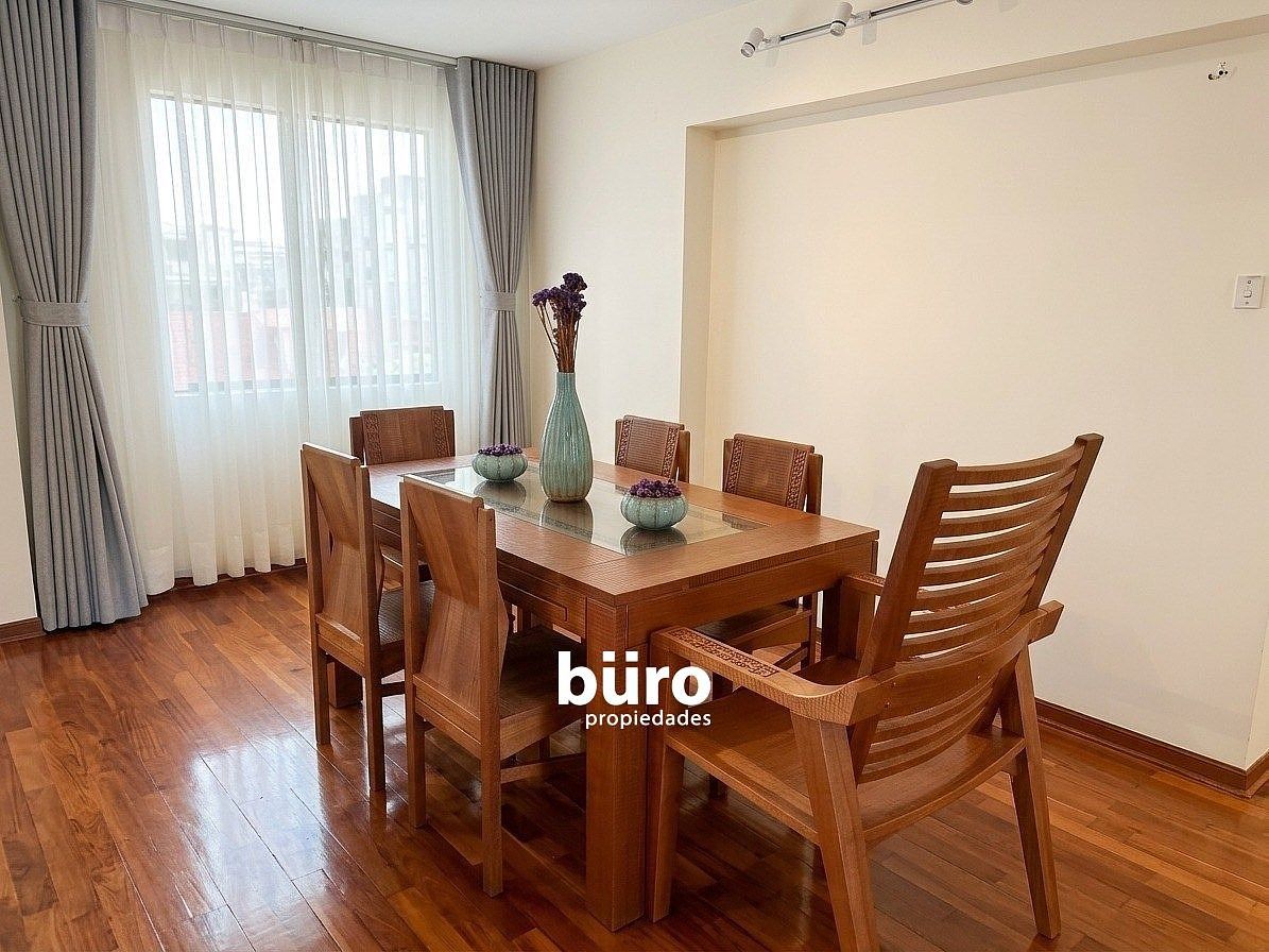 Comedor con vista calle, foto 3 de 12