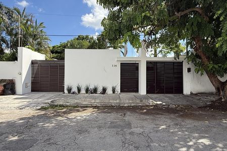 Oportunidad Única en Colonia México | Residencia de 1 Planta con  Gran potencial