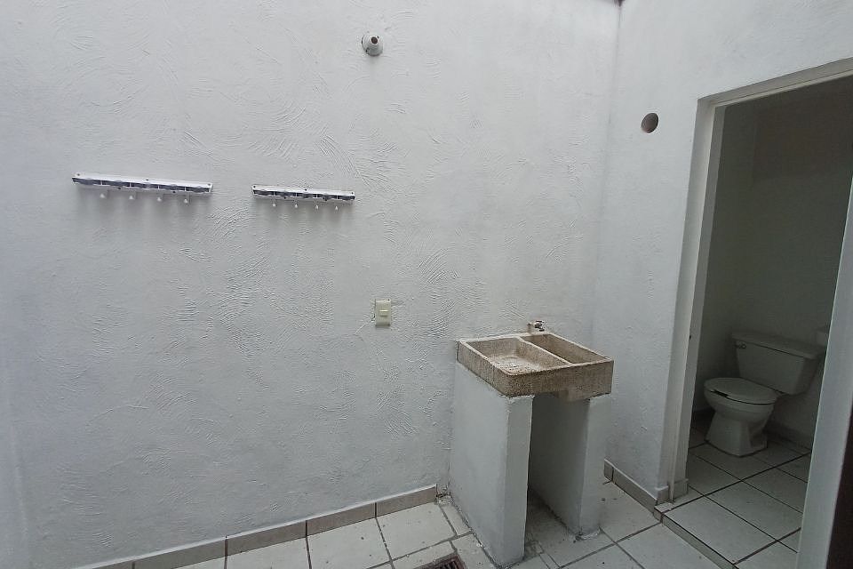 Galpão comercial em Ladrón de Guevara, Guadalajara, foto 12 de 13
