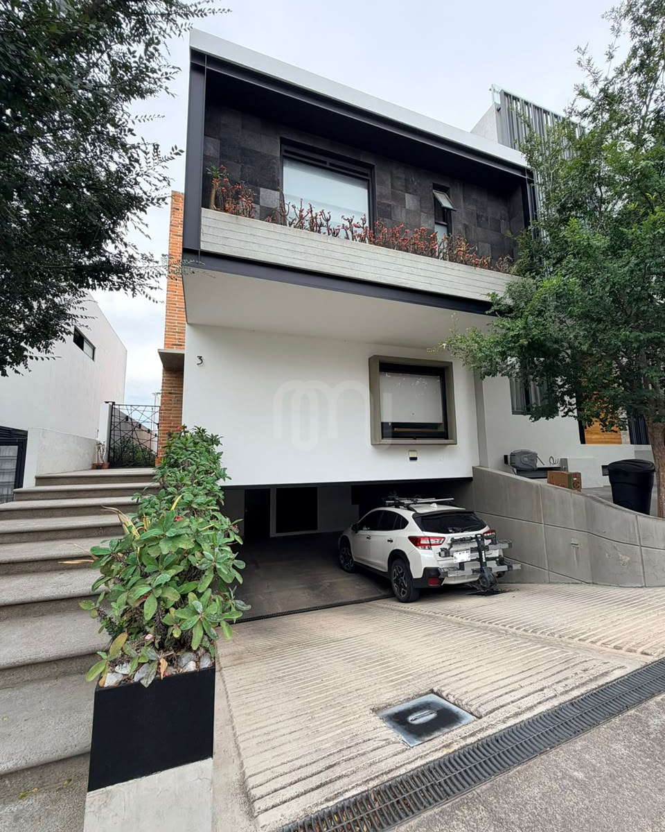 Casa en RENTA | Bosques Vallarta, Coto Roble, foto 1 de 28