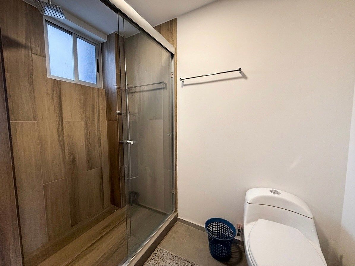 Baño de habitación principal, foto 11 de 24