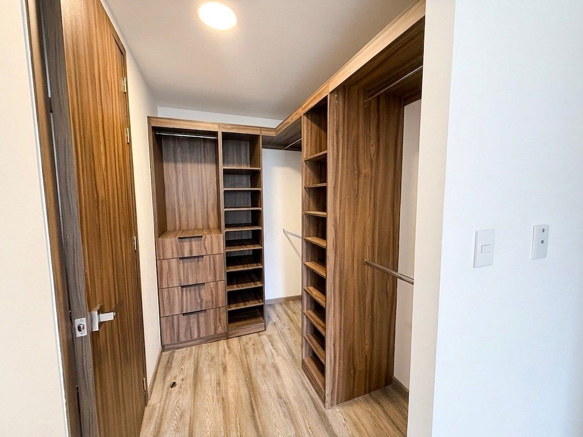 Vestidor de habitación principal, foto 8 de 20