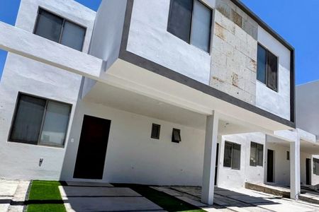CASA EN VENTA MUY CERCA DE BLVD PEÑA FLOR