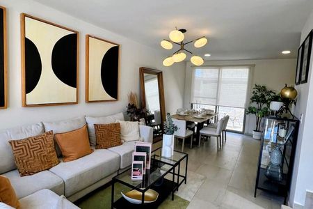 CASA EN VENTA MUY CERCA DE BLVD PEÑA FLOR