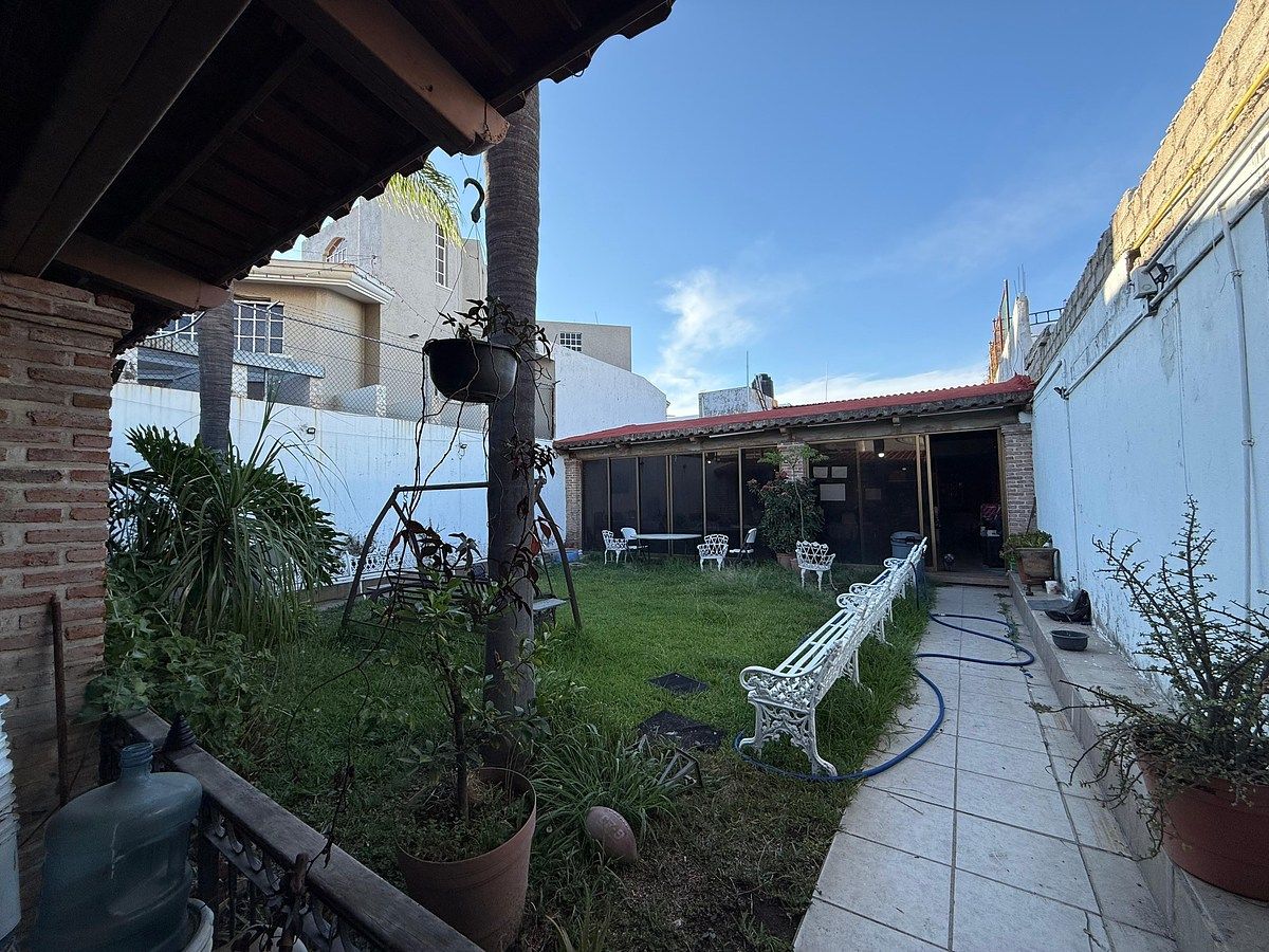 CASA EN VENTA EN JARDINES VALLARTA, foto 1 de 12