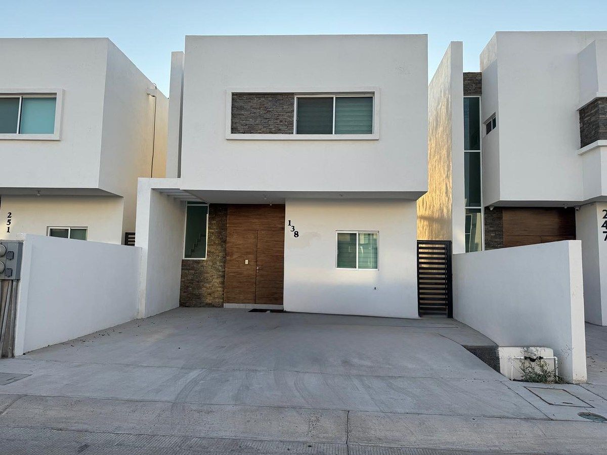 Casa Playa Mil Palmas, foto 1 de 13