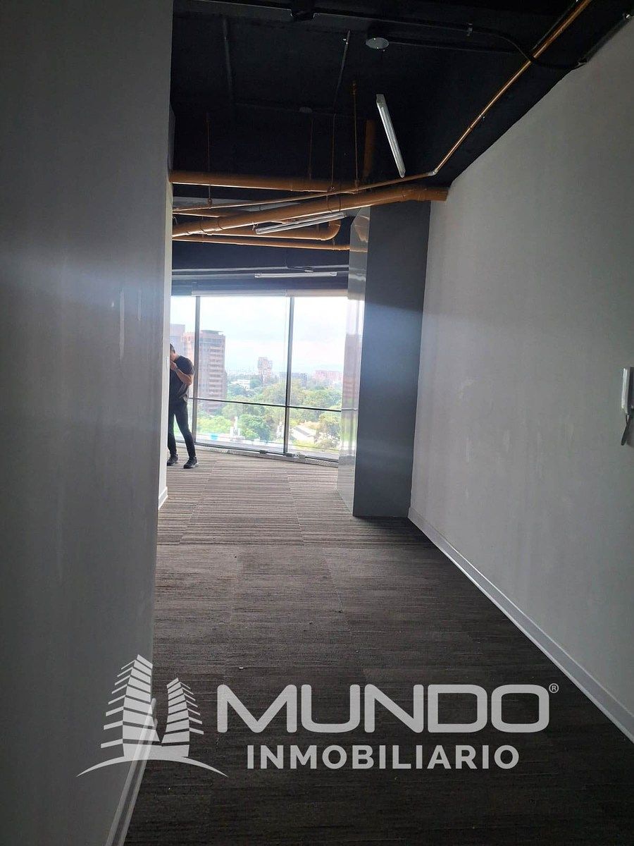 RENTO OFICINA EN ZONA 10 DESIGN CENTER - Image 4