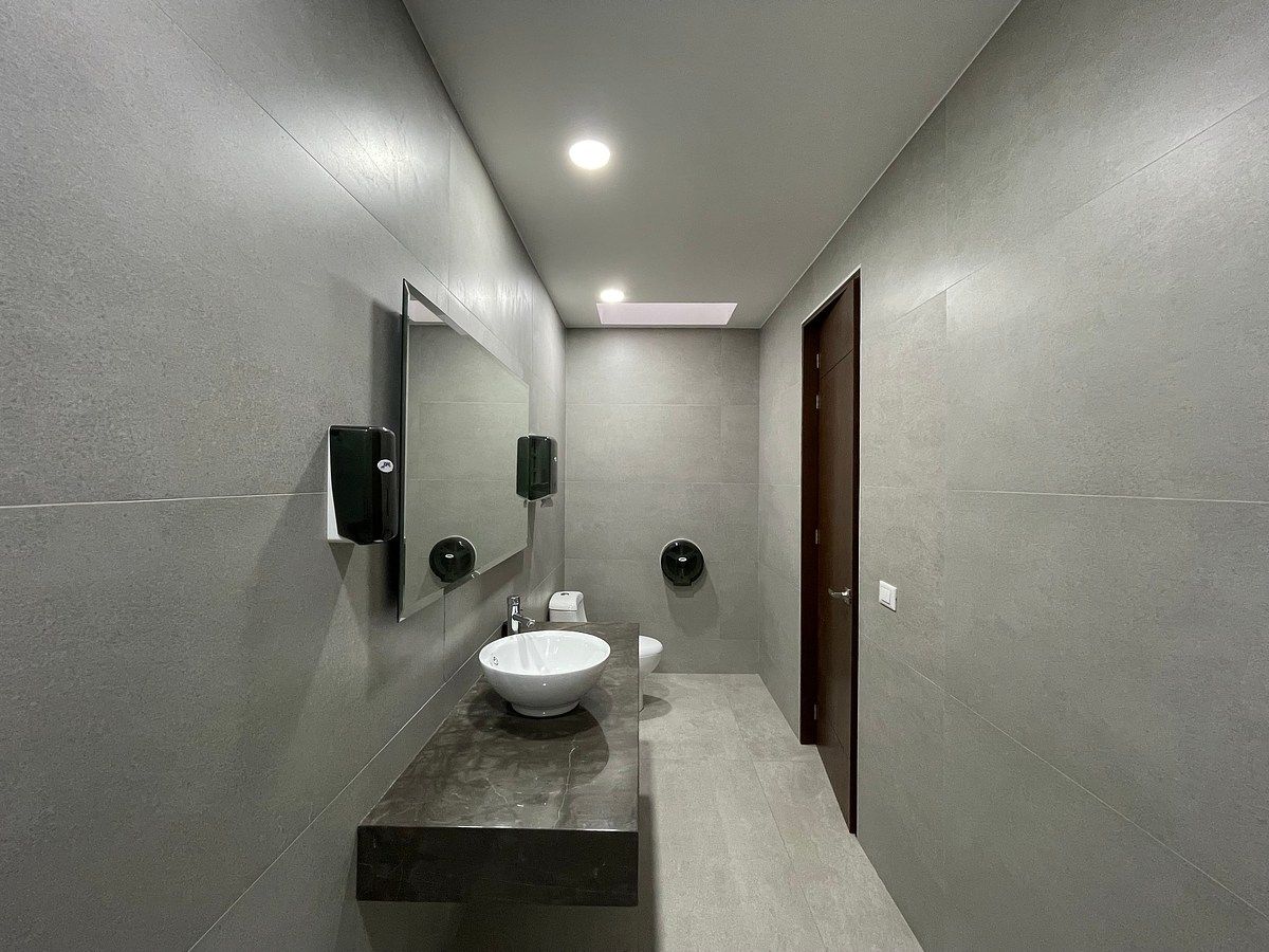 Baño privado de la Oficina, foto 9 de 16
