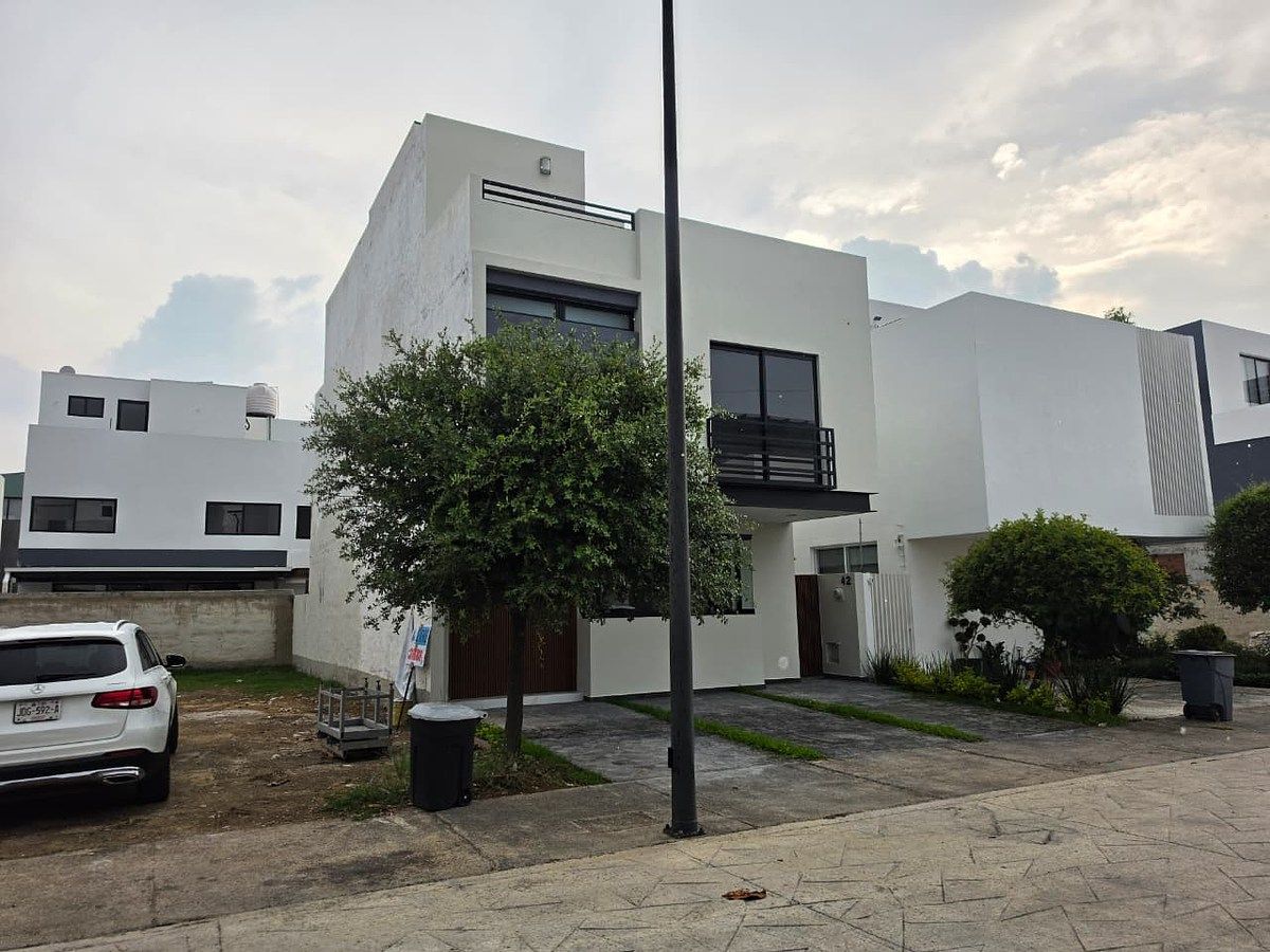 CASA NUEVA EN PARQUES VALLARTA, foto 1 de 8
