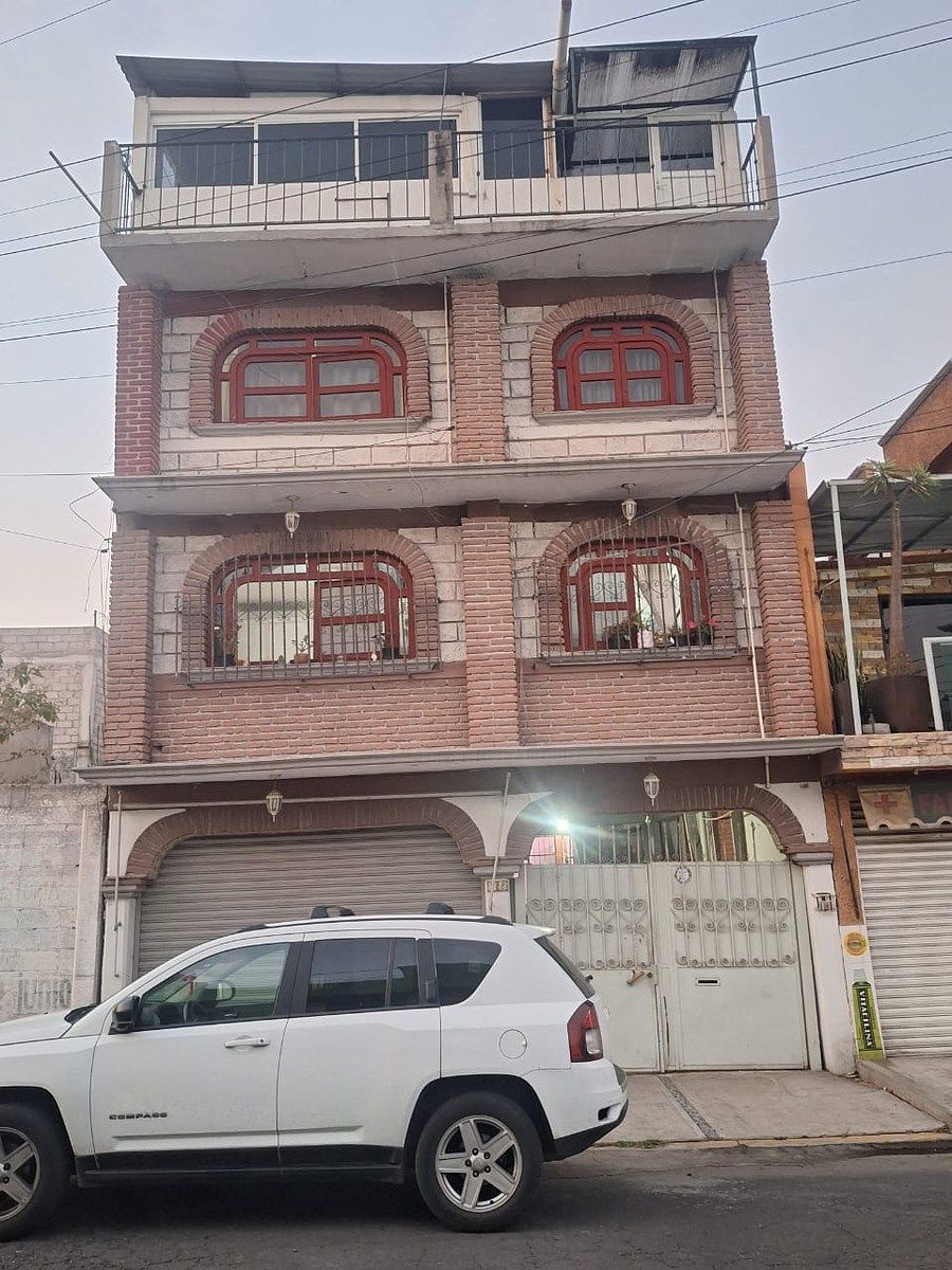 Hermosa Casa con Tres Departamentos Amplios, foto 1 de 15